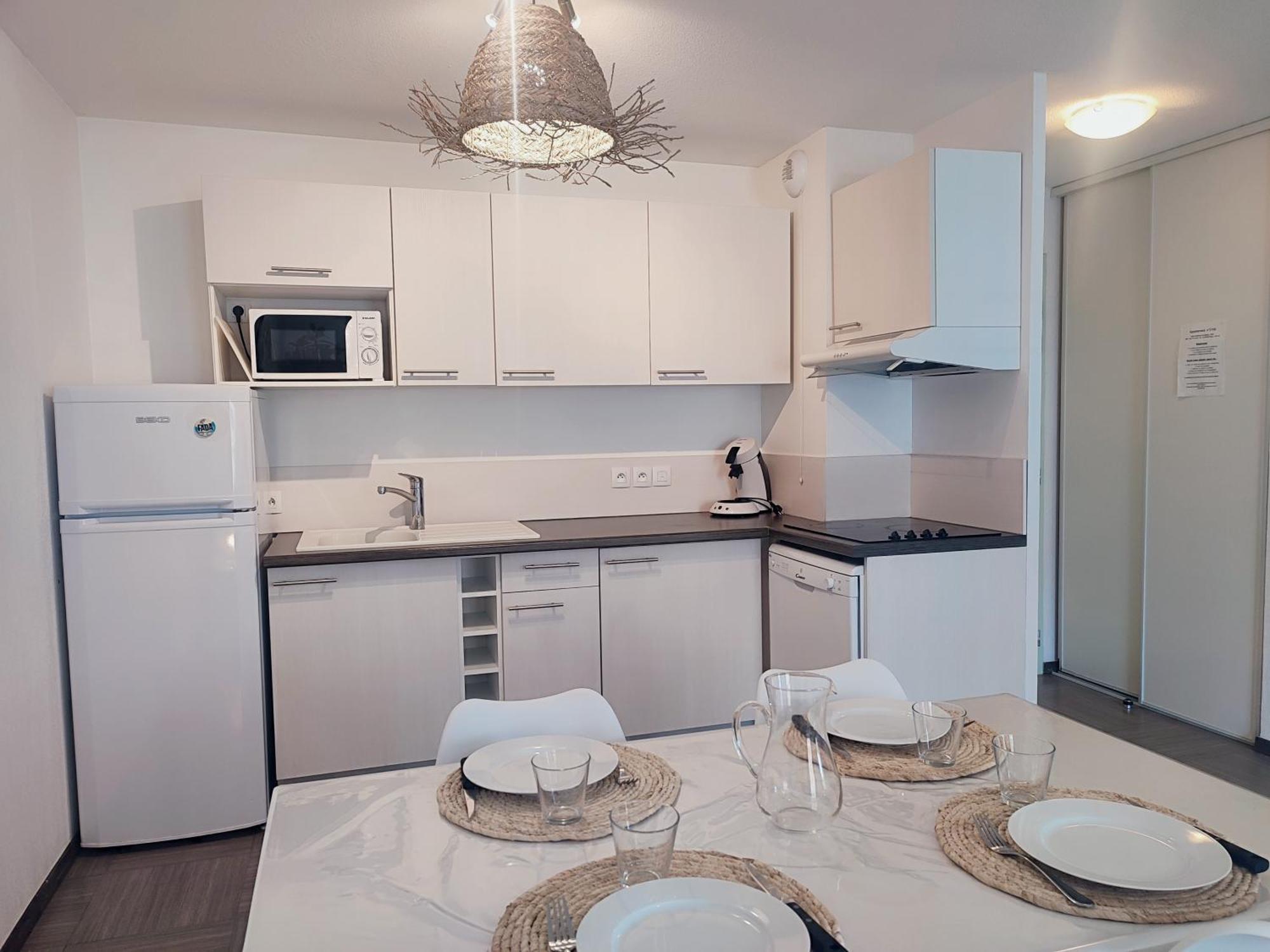Apartment Le Familial - T3 Piscine, Climatisation & Balcon *